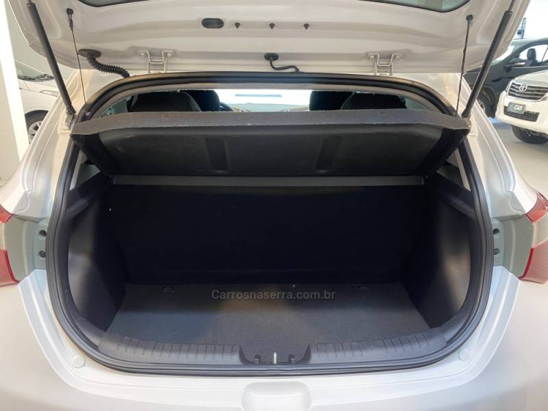 HYUNDAI - HB20 1.0 COMFORT 12V FLEX 4P MANUAL - 2013/2013 - Branca - R$ 43.900,00