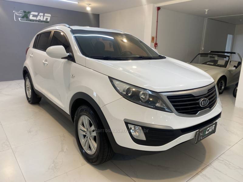 KIA MOTORS - SPORTAGE 2.0 LX 4X2 16V FLEX 4P MANUAL - 2011/2011 - Branca - Sob Consulta