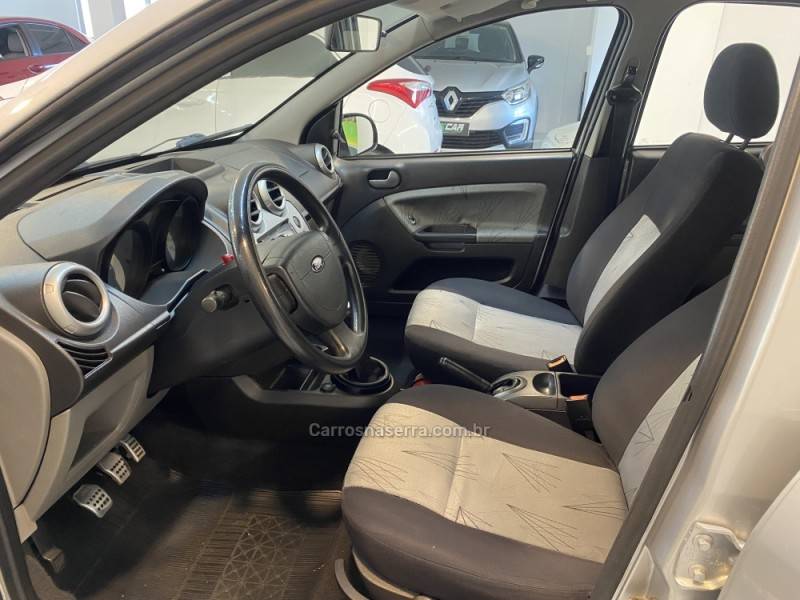 FORD - FIESTA 1.0 MPI TRAIL HATCH 8V FLEX 4P MANUAL - 2007/2008 - Prata - R$ 23.900,00