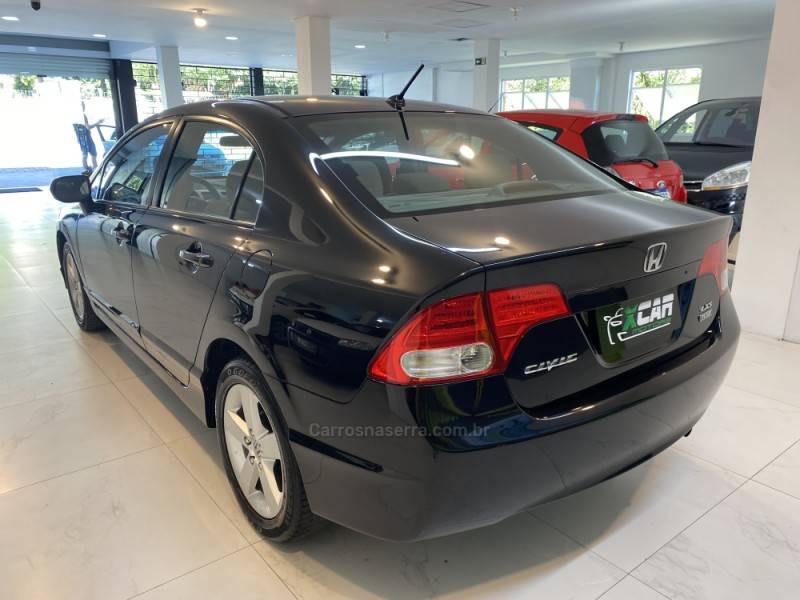HONDA - CIVIC 1.8 LXS 16V GASOLINA 4P AUTOMÁTICO - 2010/2010 - Preta - R$ 57.900,00