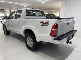 TOYOTA - HILUX 3.0 SRV 4X2 CD 16V TURBO INTERCOOLER DIESEL 4P MANUAL - 2011/2012 - Branca - R$ 119.900,00