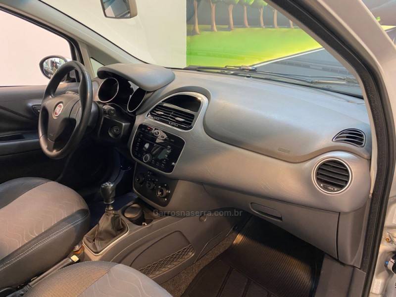 FIAT - PUNTO 1.6 ESSENCE 16V FLEX 4P MANUAL - 2012/2013 - Prata - R$ 45.900,00