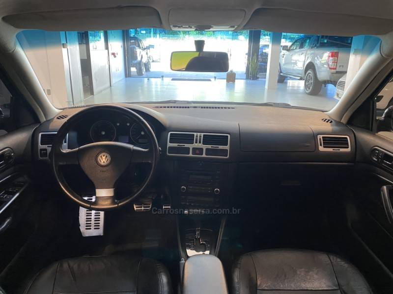 VOLKSWAGEN - BORA 2.0 MI COMFORTLINE 8V 4P AUTOMÁTICO - 2008/2009 - Preta - R$ 39.900,00