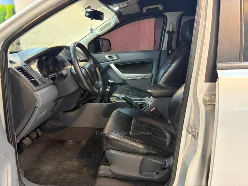 FORD - RANGER 2.2 XLS 4X4 CD 16V DIESEL 4P AUTOMÁTICO - 2014/2014 - Prata - R$ 104.900,00