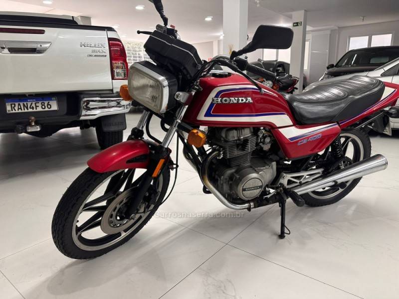 HONDA - CB 400 II - 1984/1984 - Vermelha - R$ 16.900,00