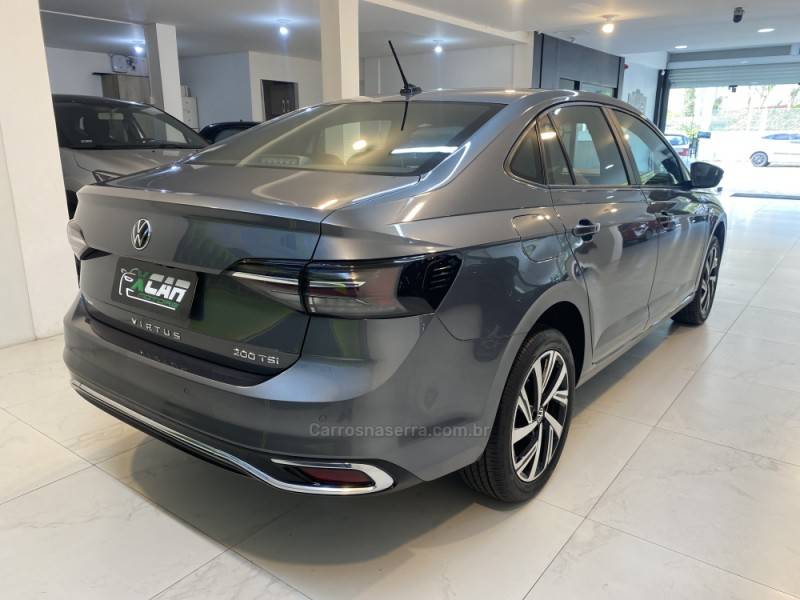 VOLKSWAGEN - VIRTUS 1.0 200 TSI HIGHLINE AUTOMÁTICO - 2023/2023 - Cinza - R$ 118.900,00