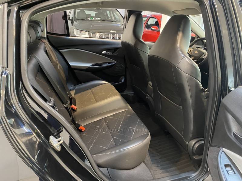 CHEVROLET - ONIX 1.0PREMIER PLUS 12V TURBO FLEX 4P AUTOMÁTICO - 2020/2020 - Preta - R$ 79.900,00