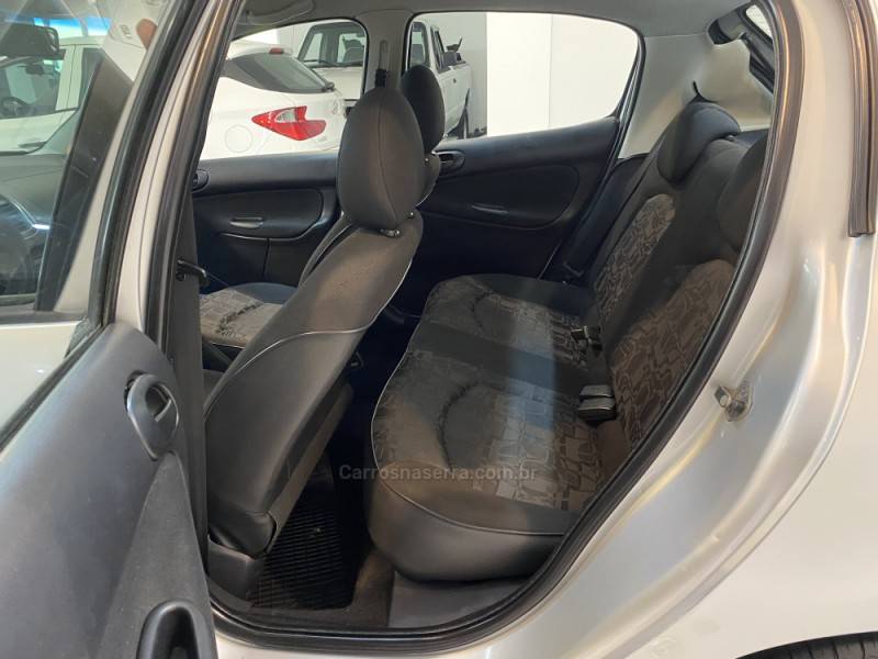 PEUGEOT - 207 1.4 XR SPORT 8V FLEX 4P MANUAL - 2009/2010 - Prata - R$ 23.900,00