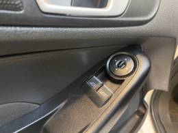 FORD - FIESTA 1.6 SE HATCH 16V FLEX 4P MANUAL - 2016/2017 - Branca - R$ 52.900,00