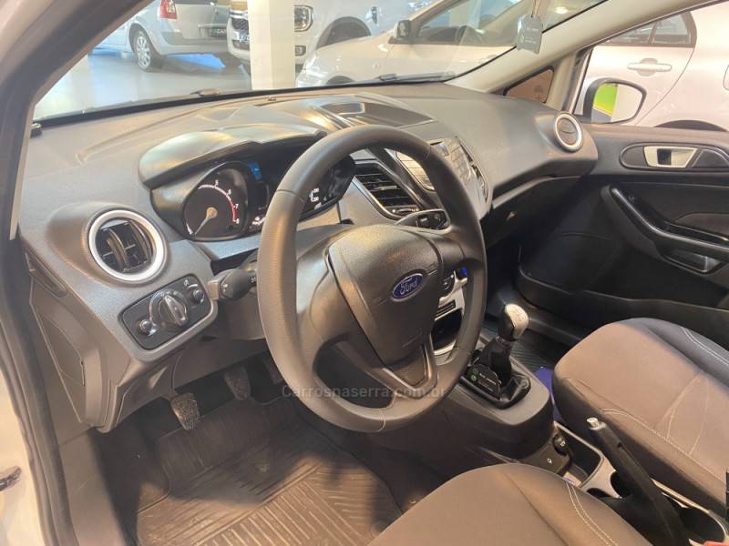 FORD - FIESTA 1.6 SE HATCH 16V FLEX 4P MANUAL - 2016/2017 - Branca - R$ 55.900,00