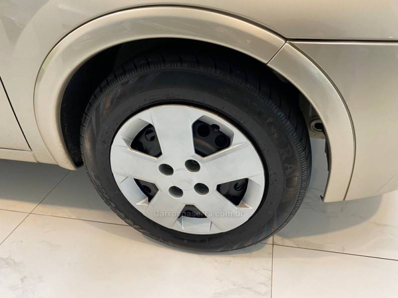 CHEVROLET - CORSA 1.4 MPFI MAXX 8V FLEX 4P MANUAL - 2012/2012 - Bege - R$ 37.900,00