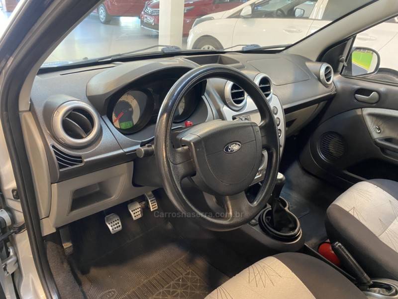 FORD - FIESTA 1.0 MPI TRAIL HATCH 8V FLEX 4P MANUAL - 2007/2008 - Prata - R$ 23.900,00