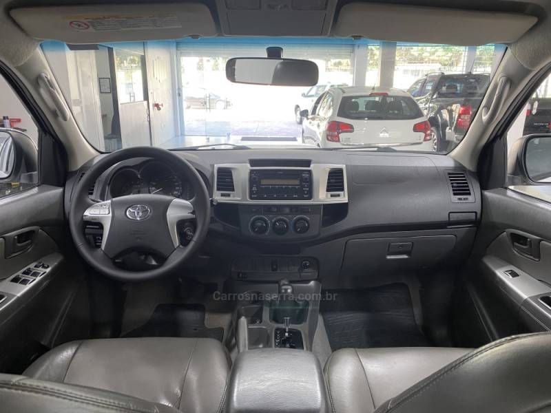 TOYOTA - HILUX 3.0 SRV 4X2 CD 16V TURBO INTERCOOLER DIESEL 4P MANUAL - 2011/2012 - Branca - R$ 119.900,00