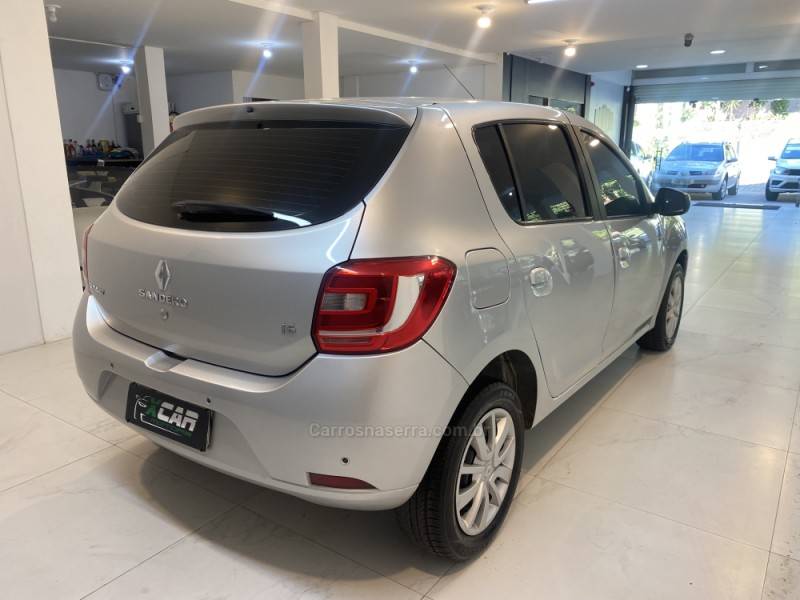 RENAULT - SANDERO 1.6 EXPRESSION 16V FLEX 4P MANUAL - 2015/2015 - Prata - R$ 43.900,00
