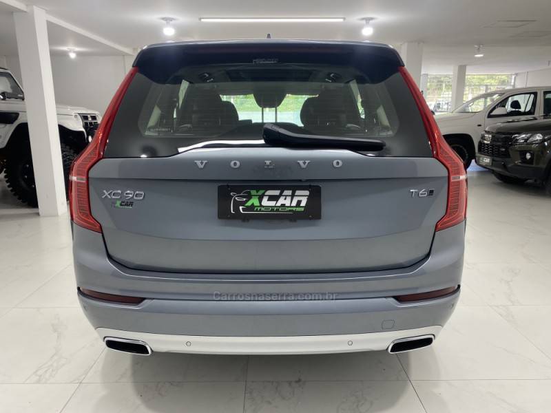 VOLVO - XC90 2.0 T6 MOMENTUM GASOLINA AWD 4P AUTOMÁTICO - 2019/2020 - Cinza - R$ 219.900,00