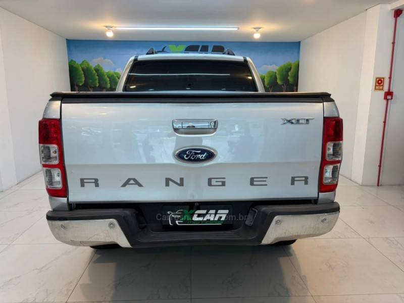 FORD - RANGER 2.2 XLS 4X4 CD 16V DIESEL 4P AUTOMÁTICO - 2014/2014 - Prata - R$ 104.900,00