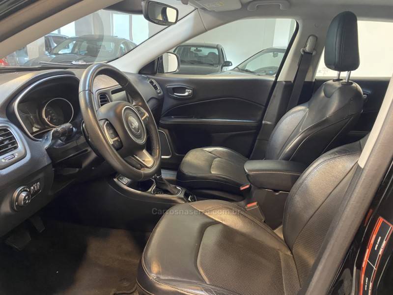 JEEP - COMPASS 2.0 16V FLEX LONGITUDE AUTOMÁTICO - 2017/2017 - Preta - R$ 94.900,00