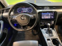 VOLKSWAGEN - PASSAT 2.0 TSI HIGLHINE GASOLINA 4P AUTOMATIZADO - 2018/2018 - Preta - R$ 154.900,00