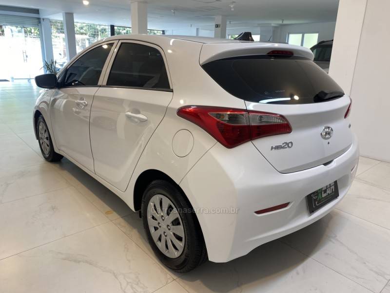 HYUNDAI - HB20 1.0 COMFORT 12V FLEX 4P MANUAL - 2013/2013 - Branca - R$ 43.900,00