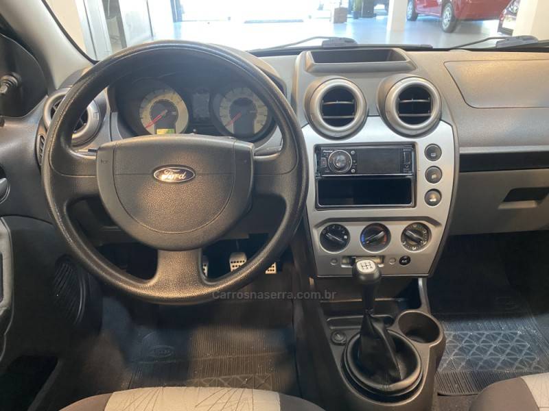 FORD - FIESTA 1.0 MPI TRAIL HATCH 8V FLEX 4P MANUAL - 2007/2008 - Prata - R$ 23.900,00
