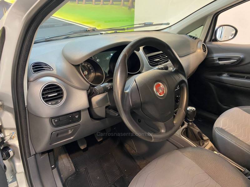 FIAT - PUNTO 1.6 ESSENCE 16V FLEX 4P MANUAL - 2012/2013 - Prata - R$ 45.900,00