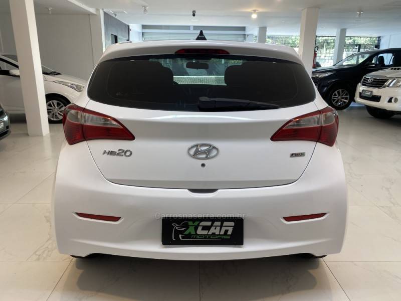 HYUNDAI - HB20 1.0 COMFORT 12V FLEX 4P MANUAL - 2013/2013 - Branca - R$ 43.900,00