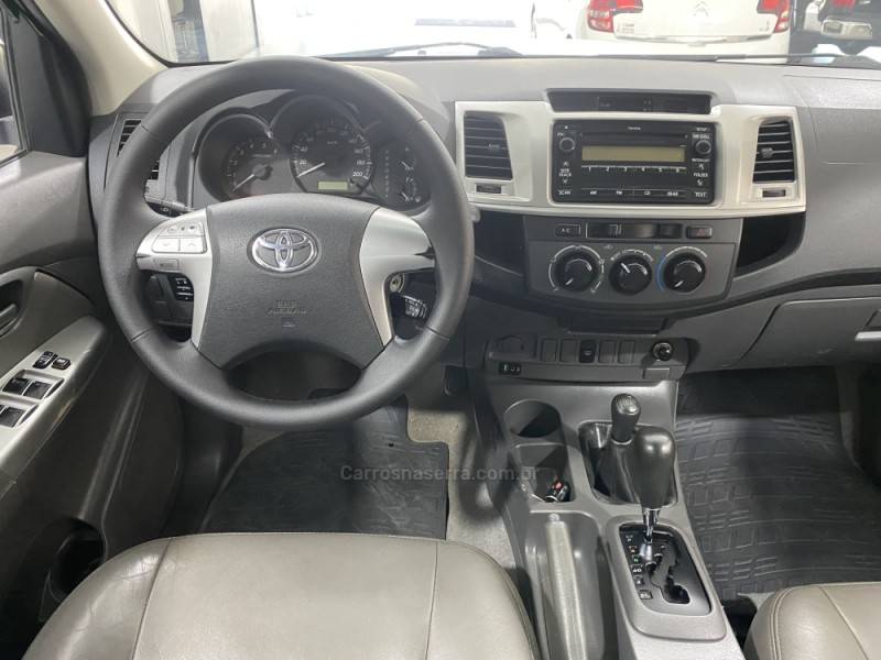TOYOTA - HILUX 3.0 SRV 4X2 CD 16V TURBO INTERCOOLER DIESEL 4P MANUAL - 2011/2012 - Branca - R$ 119.900,00
