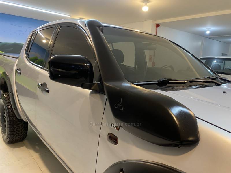 MITSUBISHI - L200 TRITON 3.2 GL 4X4 CD 16V TURBO INTERCOLER DIESEL 4P MANUAL - 2012/2013 - Prata - R$ 107.900,00