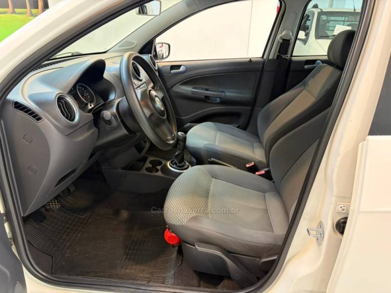 VOLKSWAGEN - GOL 1.0 MI 8V FLEX 4P MANUAL - 2011/2012 - Branca - R$ 33.900,00