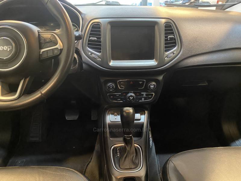 JEEP - COMPASS 2.0 16V FLEX LONGITUDE AUTOMÁTICO - 2017/2017 - Preta - R$ 94.900,00