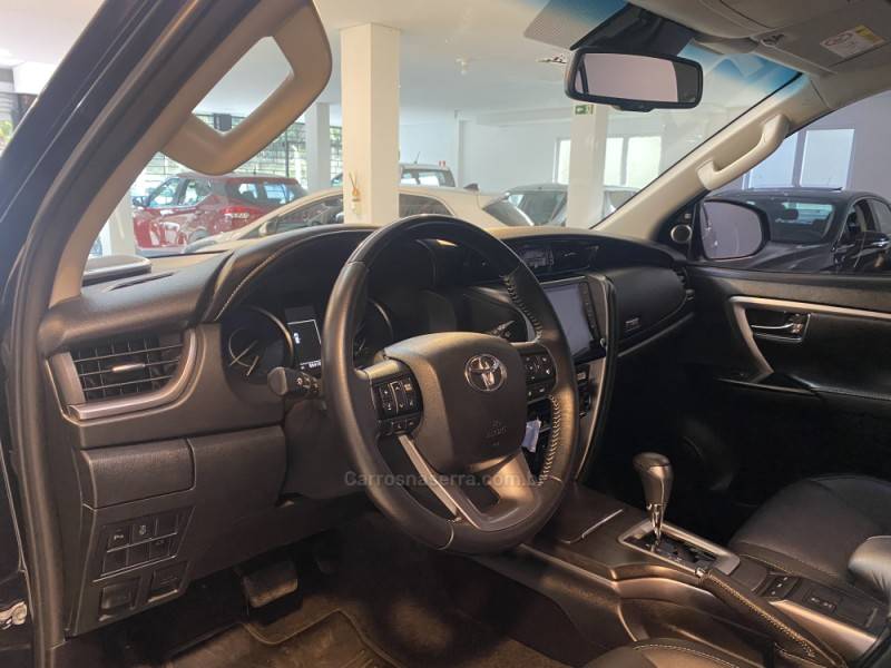 TOYOTA - HILUX SW4 2.8 SRX 4X4 16V TURBO INTERCOOLER DIESEL 4P AUTOMÁTICO - 2021/2021 - Preta - R$ 289.900,00