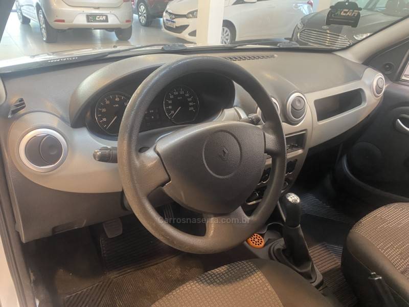 RENAULT - SANDERO 1.0 EXPRESSION 16V FLEX 4P MANUAL - 2011/2011 - Prata - R$ 30.900,00