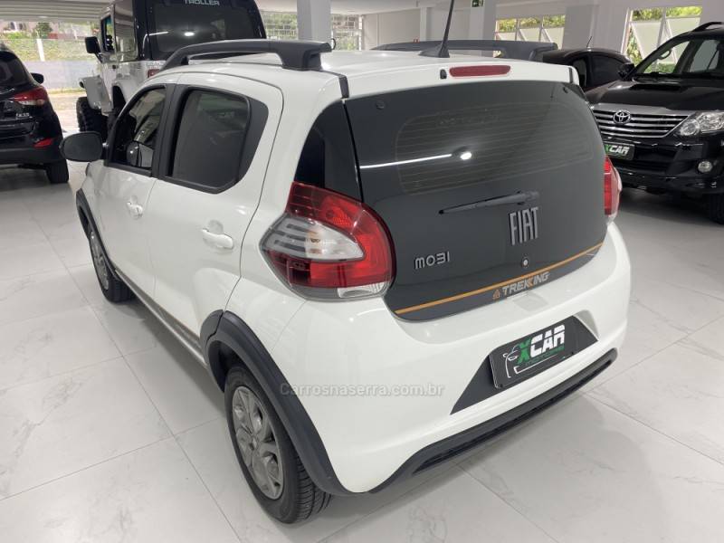 FIAT - MOBI 1.0 TREKKING 8V FLEX 4P MANUAL - 2024/2024 - Branca - R$ 69.900,00