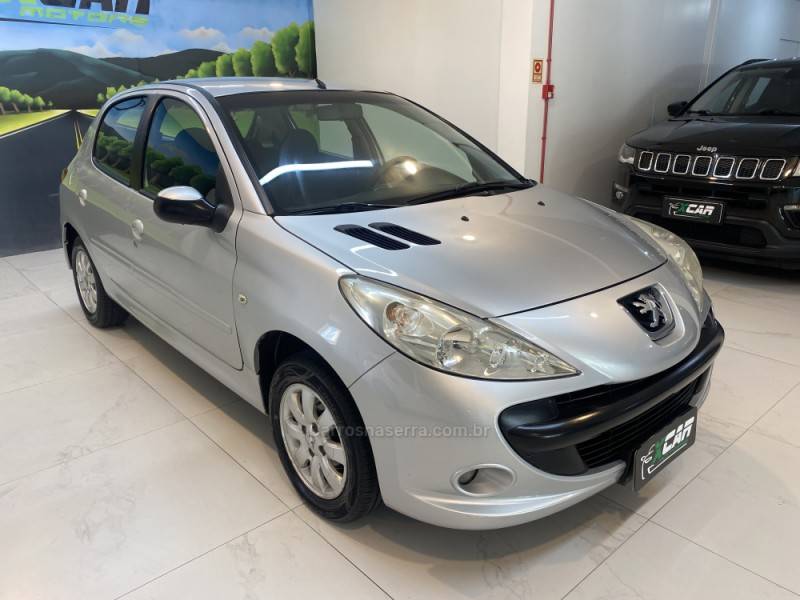 PEUGEOT - 207 1.4 XR SPORT 8V FLEX 4P MANUAL - 2009/2010 - Prata - R$ 23.900,00