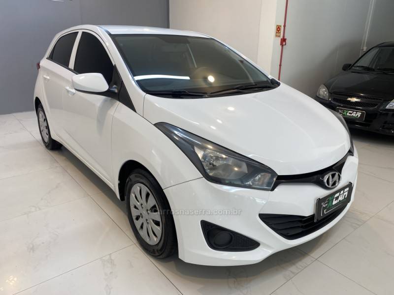 HYUNDAI - HB20 1.0 COMFORT 12V FLEX 4P MANUAL - 2013/2013 - Branca - R$ 43.900,00