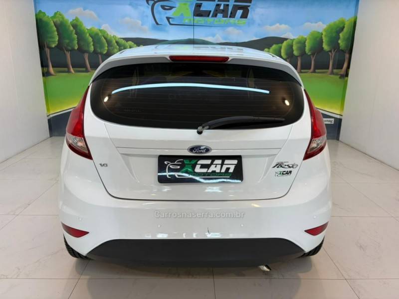 FORD - FIESTA 1.6 SE HATCH 16V FLEX 4P MANUAL - 2016/2017 - Branca - R$ 52.900,00