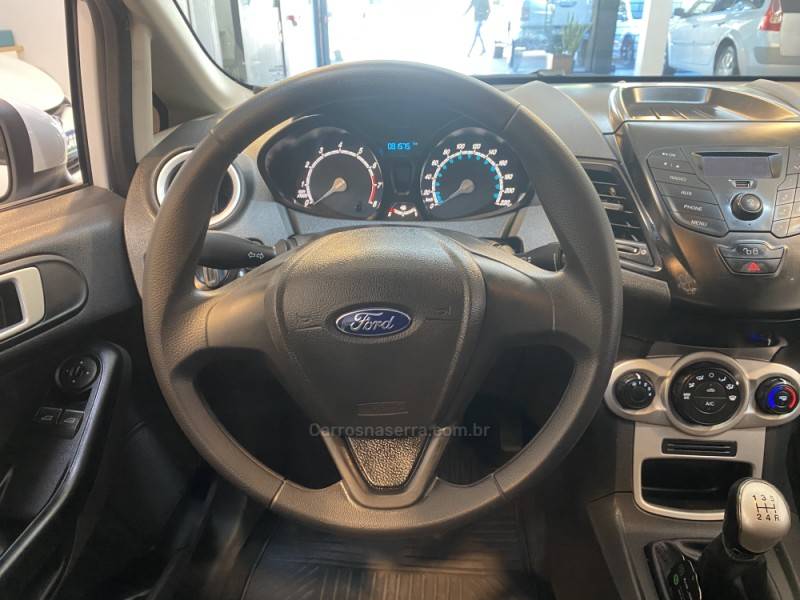 FORD - FIESTA 1.6 SE HATCH 16V FLEX 4P MANUAL - 2016/2017 - Branca - R$ 55.900,00