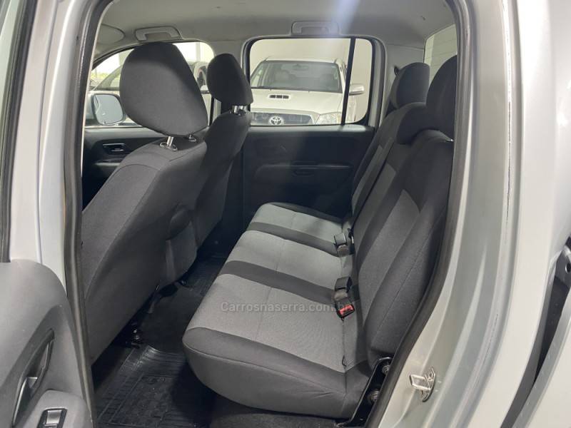 VOLKSWAGEN - AMAROK 2.0 SE 4X4 CD 16V TURBO INTERCOOLER DIESEL 4P MANUAL - 2018/2018 - Prata - R$ 107.900,00