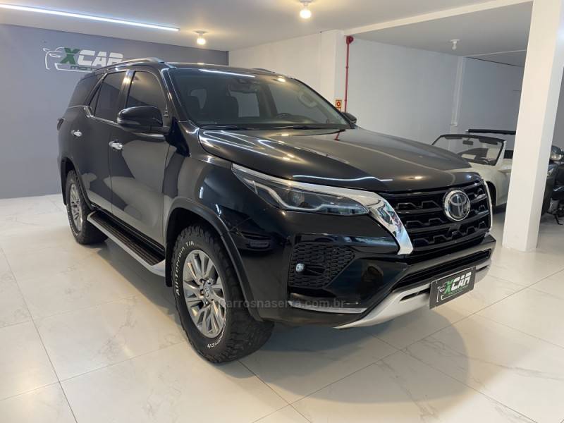 TOYOTA - HILUX SW4 2.8 SRX 4X4 16V TURBO INTERCOOLER DIESEL 4P AUTOMÁTICO - 2021/2021 - Preta - R$ 289.900,00