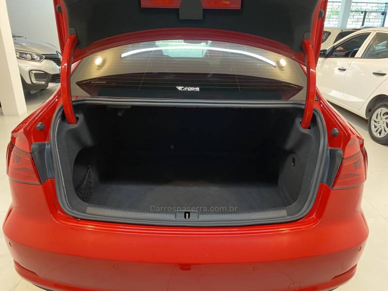AUDI - A3 2.0 TFSI SEDAN AMBITION 16V GASOLINA 4P S-TRONIC - 2015/2016 - Vermelha - R$ 117.900,00