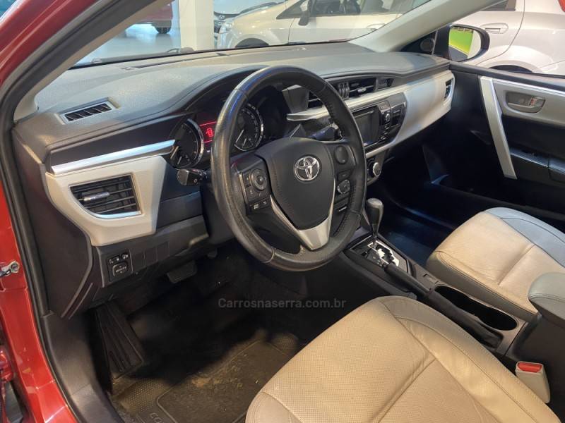 TOYOTA - COROLLA 2.0 XEI 16V FLEX 4P AUTOMÁTICO - 2017/2017 - Vermelha - R$ 93.900,00