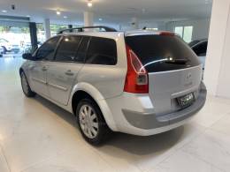 RENAULT - MÉGANE 1.6 DYNAMIQUE GRAND TOUR 16V FLEX 4P MANUAL - 2011/2012 - Prata - R$ 36.900,00