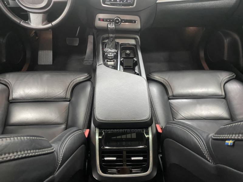 VOLVO - XC90 2.0 T6 MOMENTUM GASOLINA AWD 4P AUTOMÁTICO - 2019/2020 - Cinza - R$ 219.900,00