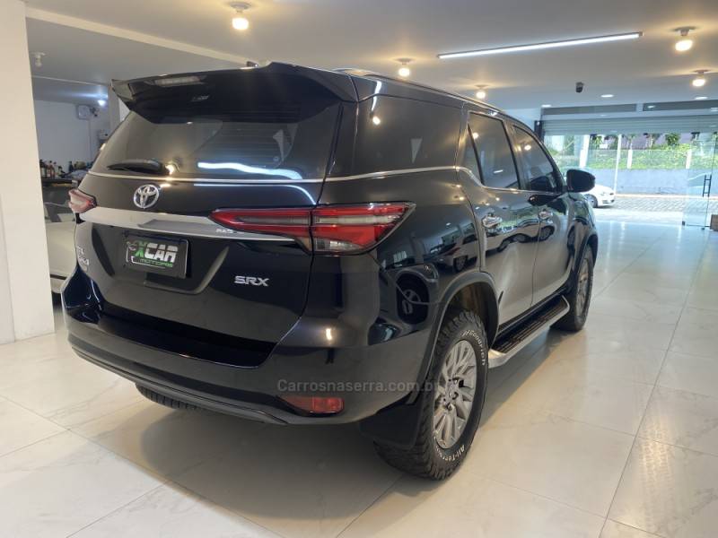 TOYOTA - HILUX SW4 2.8 SRX 4X4 16V TURBO INTERCOOLER DIESEL 4P AUTOMÁTICO - 2021/2021 - Preta - R$ 289.900,00