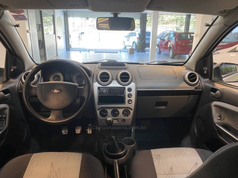 FORD - FIESTA 1.0 MPI TRAIL HATCH 8V FLEX 4P MANUAL - 2007/2008 - Prata - R$ 23.900,00