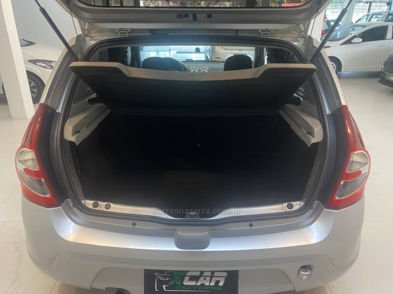RENAULT - SANDERO 1.0 EXPRESSION 16V FLEX 4P MANUAL - 2011/2011 - Prata - R$ 30.900,00