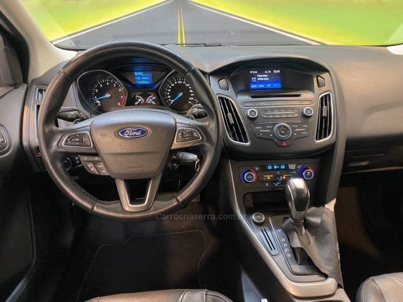 FORD - FOCUS 2.0 SE PLUS 16V FLEX 4P AUTOMÁTICO - 2015/2016 - Branca - R$ 63.900,00